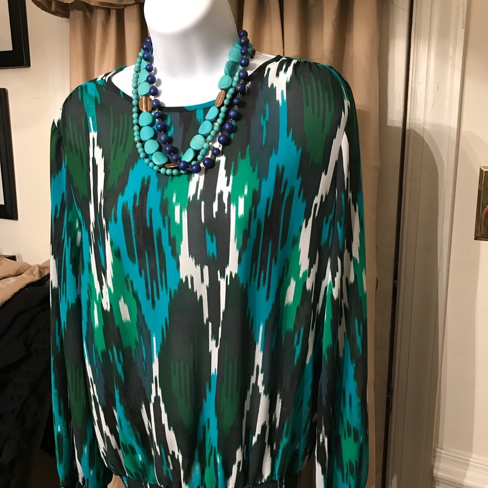 Women’s medium blouse